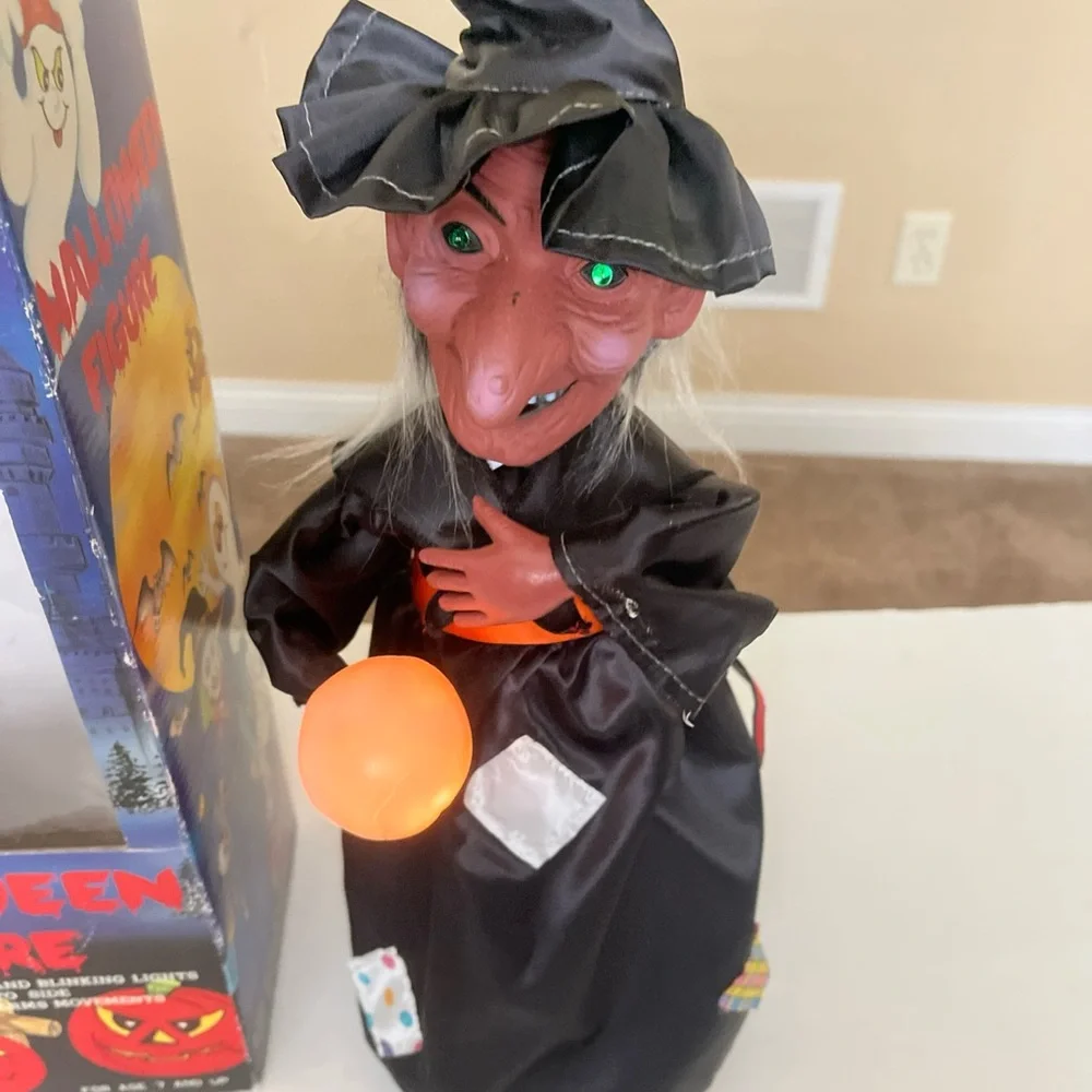Witch Skull Eerie Sound Light Up Halloween 1988 Funny Toys Corp Decor Not Moving